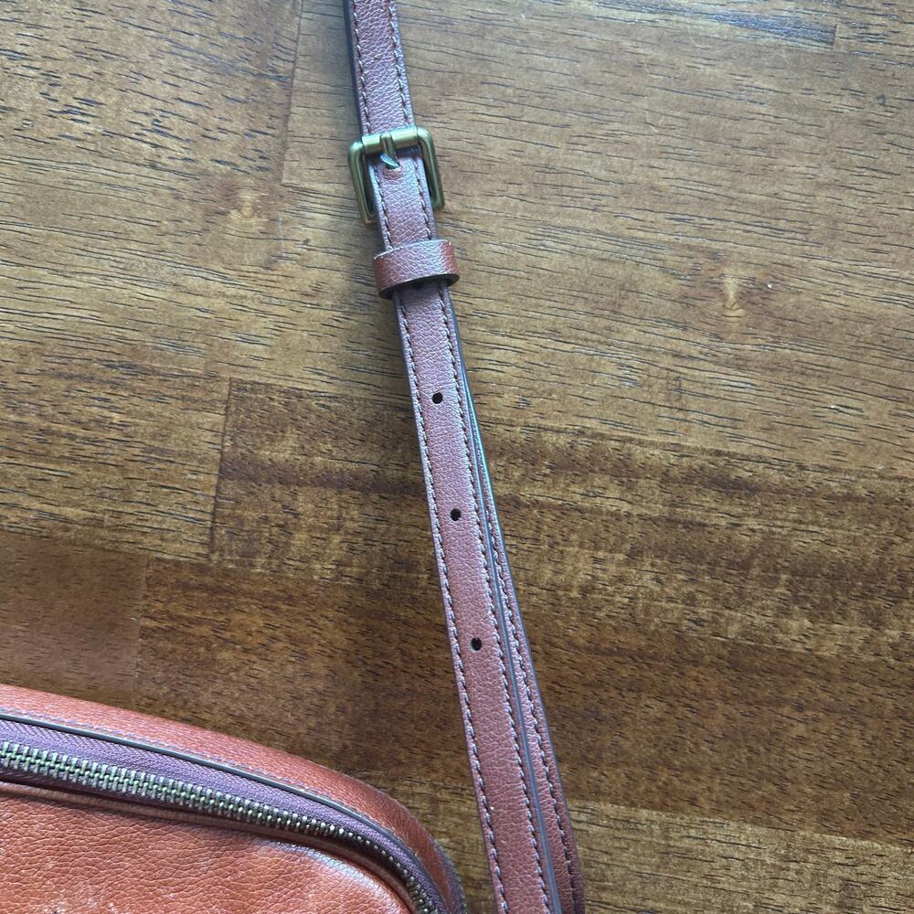 Vintage-Inspired Boho Minimalist Fossil Leather Crossbody - Picture 15 of 16